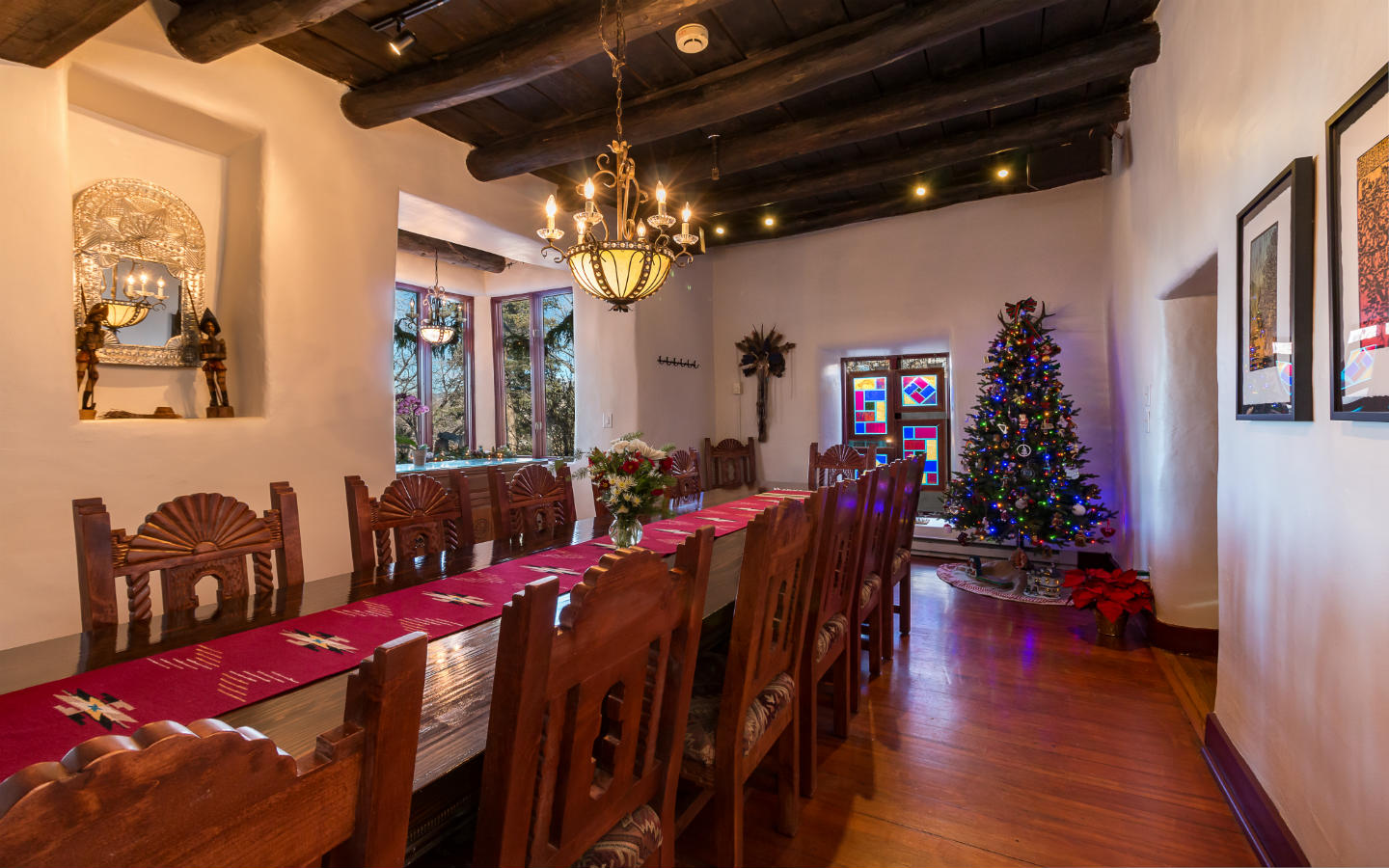 Dining room decorated at christmas time