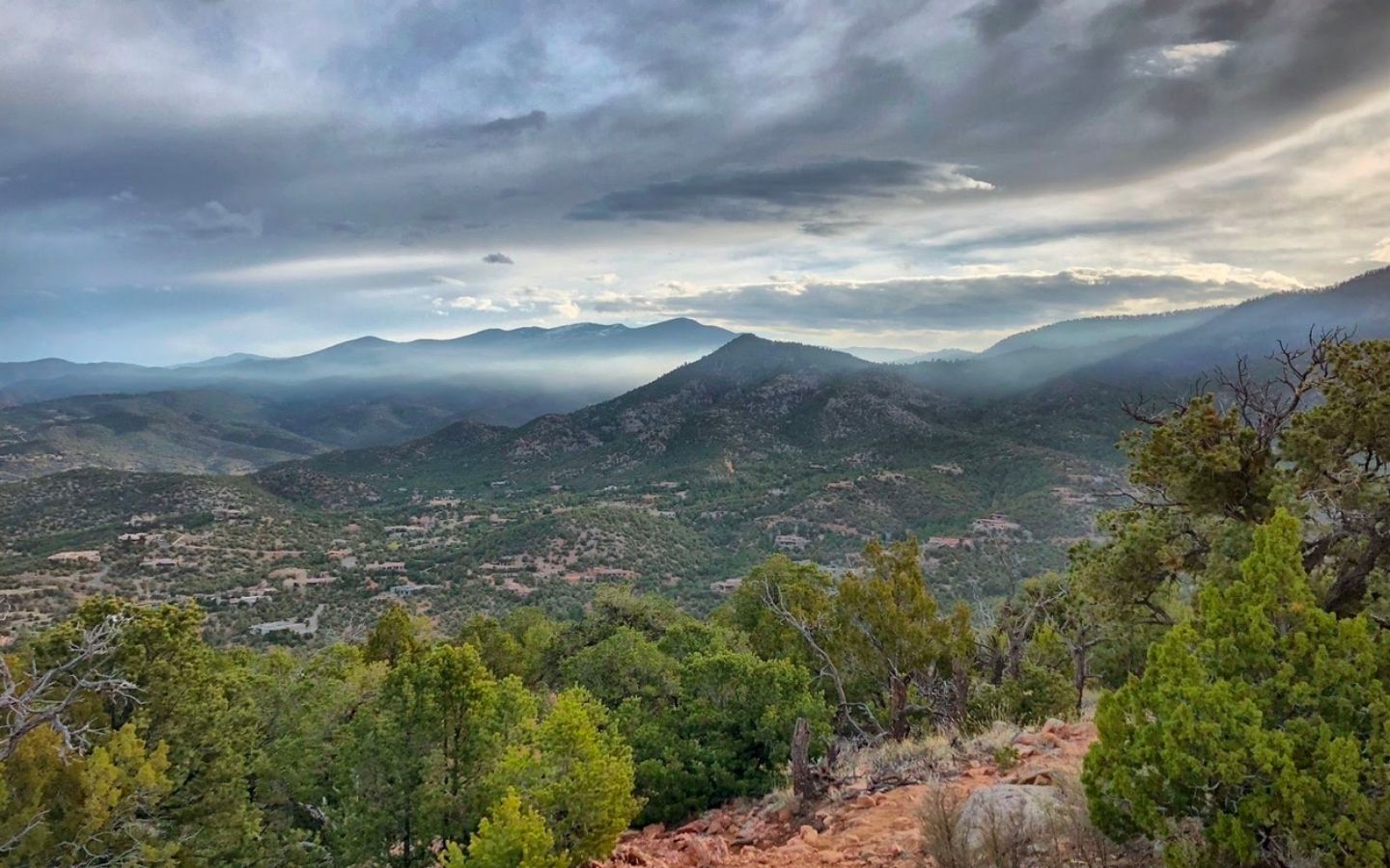 Stunning view of the mountains from Sun Mountain hike
