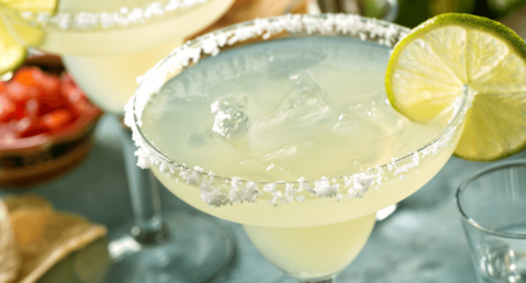 A classic margarita with a slice of lime.